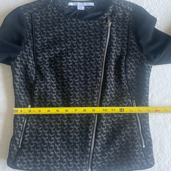 Diane von Furstenberg Moto Blazer Black Textured Monogram Zip Jacket Size 0 Rare - Picture 12 of 16